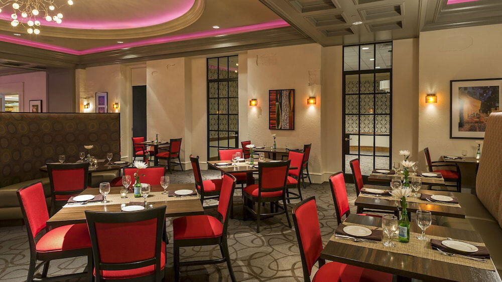 Foto de restauración de Hotel Crowne Plaza Lansing by IHG