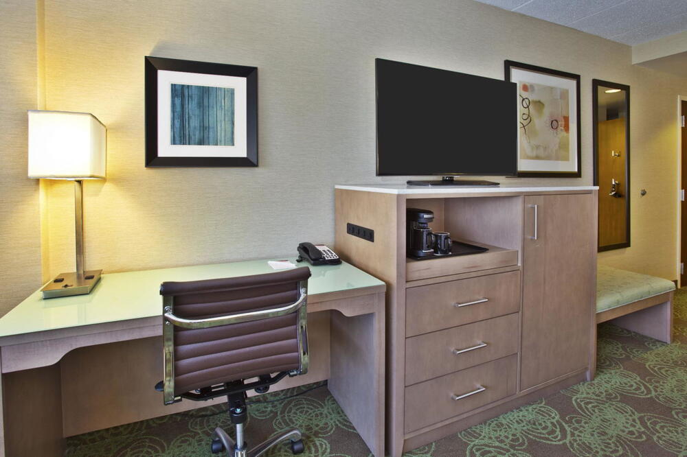 Foto de una habitación de Hotel Crowne Plaza Lansing by IHG