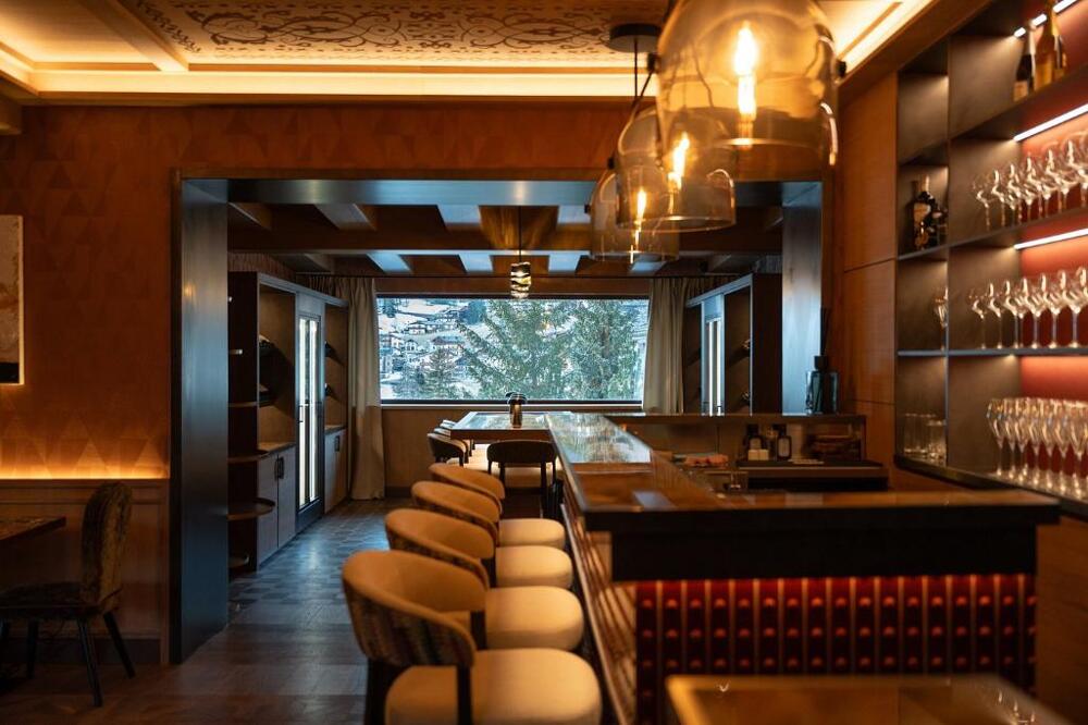 Foto de restauración de Hotel Eight Cortina