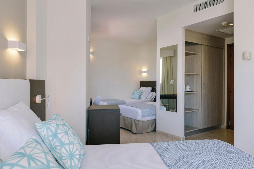 Foto de una habitación de Hotel ILUNION Palmanova Mallorca  (ex AluaSun Torrenova)