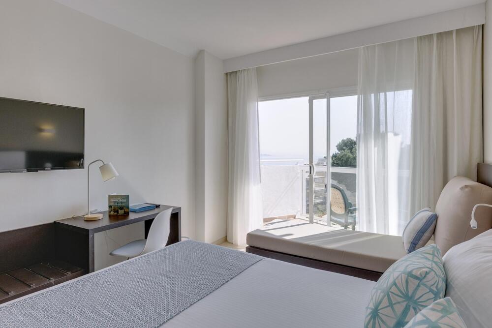 Foto de una habitación de Hotel ILUNION Palmanova Mallorca  (ex AluaSun Torrenova)