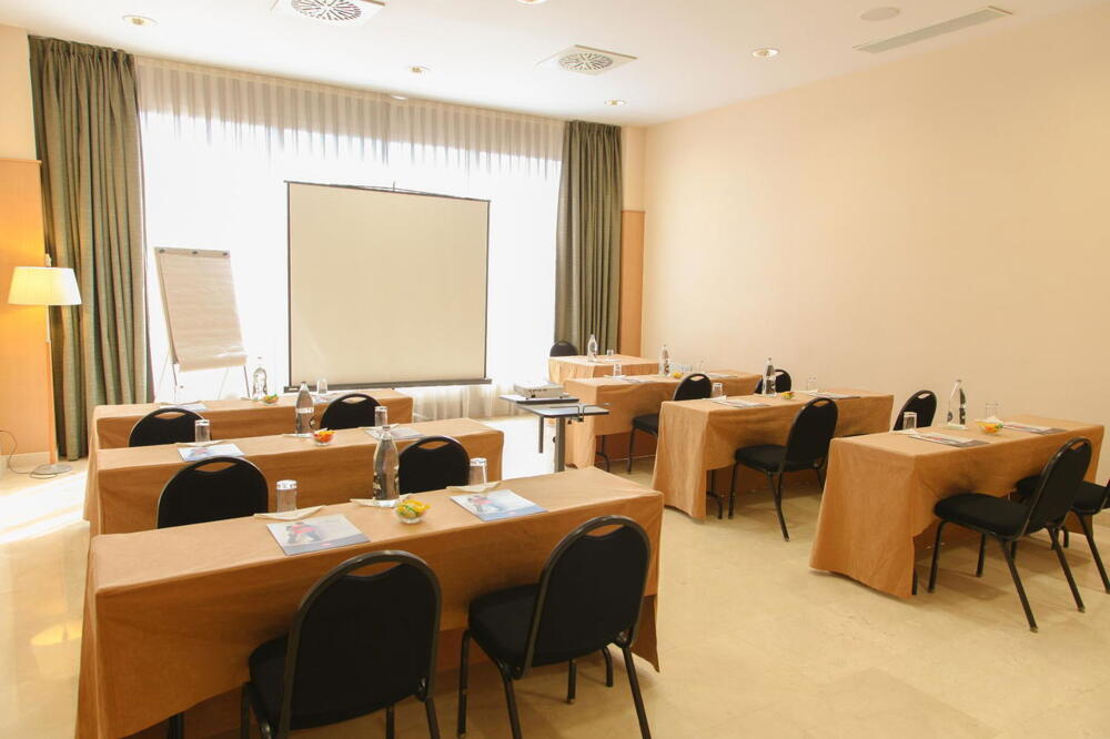 Foto general de B&amp;amp;B HOTEL Madrid Arganda
