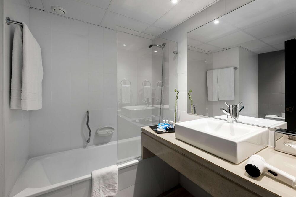 Foto del baño de Hotel TRYP by Wyndham Lisboa Caparica Mar