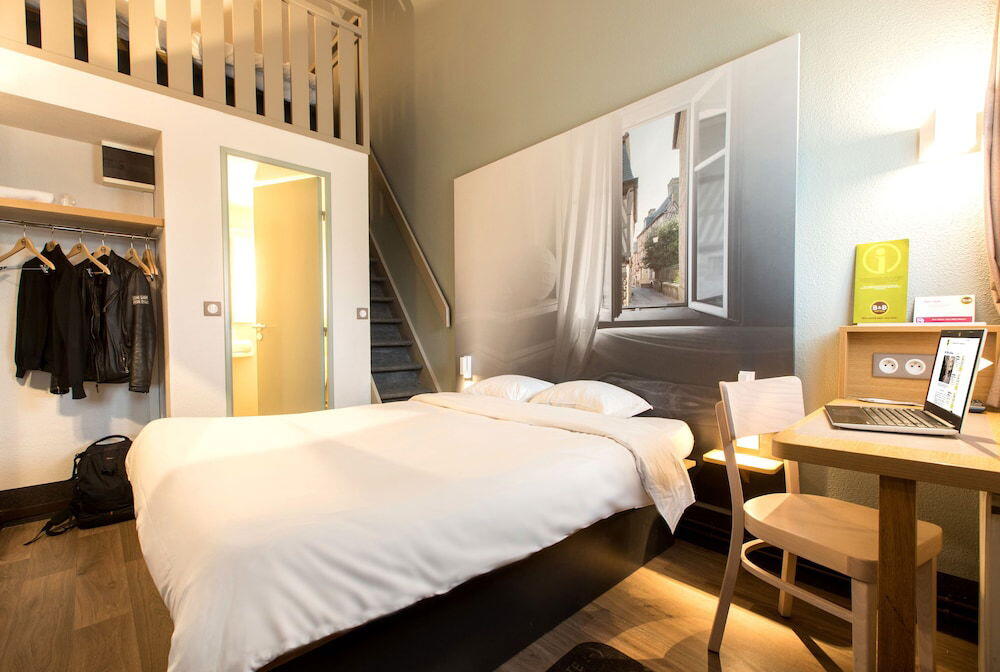 Foto de una habitación de B&amp;amp;B HOTEL Rennes Nord St Grégoire