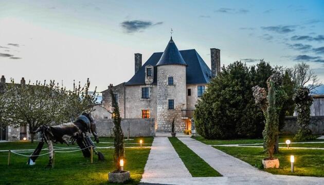 Foto de Hotel Domaine du Normandoux, The Originals Relais (Relais du Silence)
