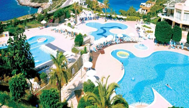Foto de Complejo Hilton Bodrum Turkbuku Resort &amp; Spa