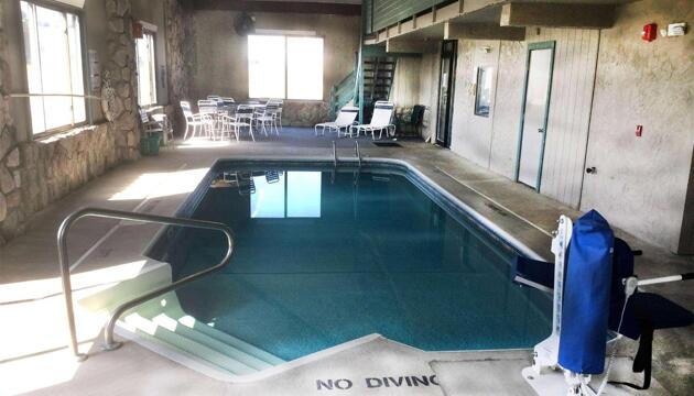 Photo – Hotel Super 8 by Wyndham Petoskey