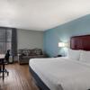 Photo – Hotel Clarion Inn and Suites Airport
