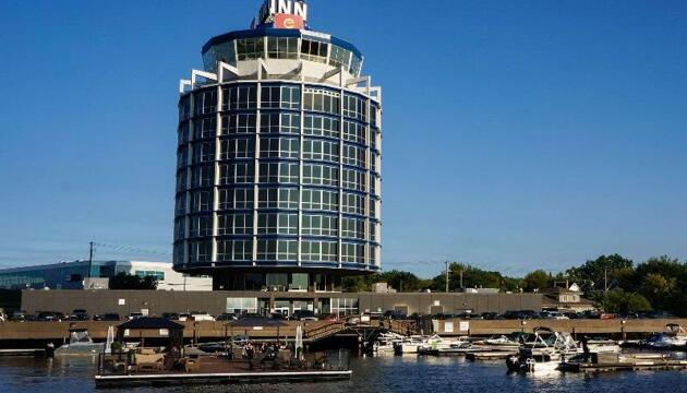 Photo – Hotel Clarion Inn Lakeside and Conference Centre