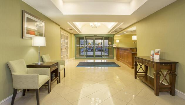 Photo – Holiday Inn Express Hotel &amp; Suites Kalamazoo