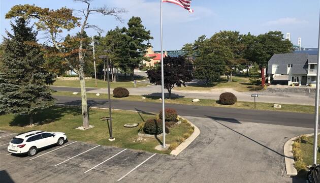 Photo – Hotel Super 8 by Wyndham Bridgeview of Mackinaw City