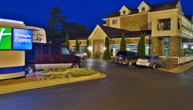 Photo – Holiday Inn Express Mackinaw City, an IHG Hotel