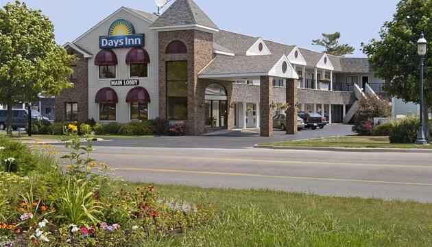 Photo – Motel Days Inn by Wyndham Mackinaw City - Lakeview