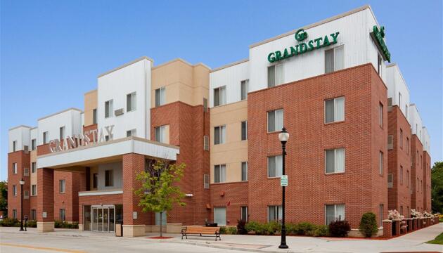Photo – GrandStay Hotel &amp; Suites Downtown Sheboygan