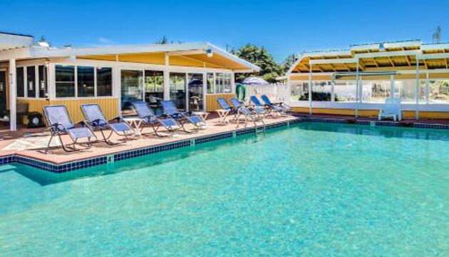 Photo – Resort Beachwood Condos &amp; Resort