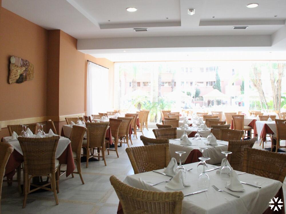 Foto de restauración de Aparthotel Arena Center