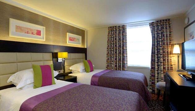 Photo – Hotel The Lensbury Resort
