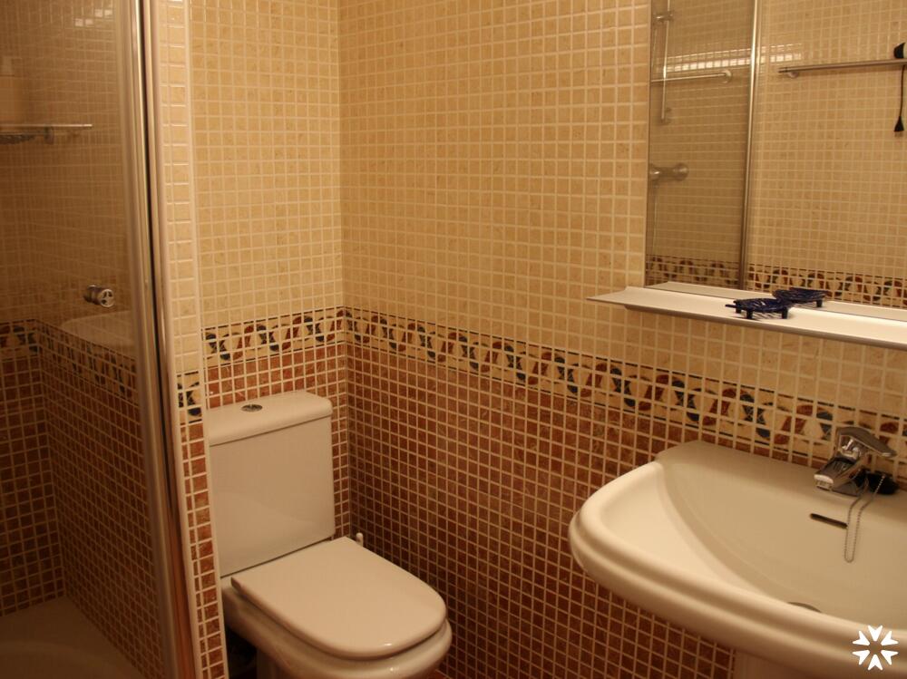 Foto del baño de Apartamentos Pie de Pistas MIKKA 3000