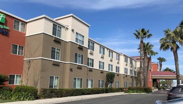 Photo – Holiday Inn Express &amp; Suites Tracy, an IHG Hotel