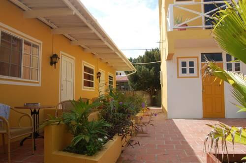 Exterior – The Dive Hut