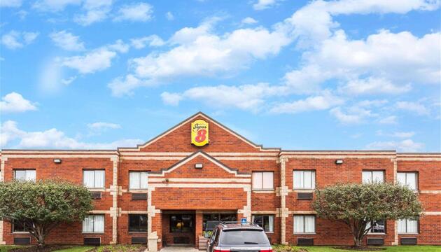 Photo – Hotel Super 8 by Wyndham Elgin
