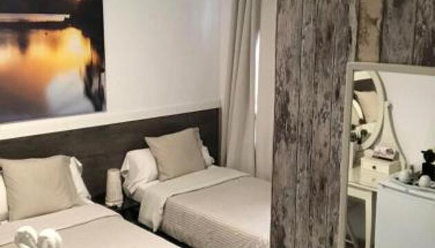 Foto de Hotel VALENCIA SUITS YOU Clever Choice -AdultsOnly- Check-in Express