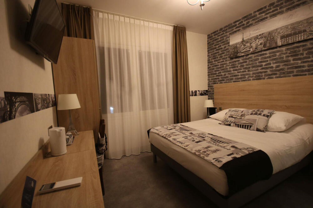 Foto de una habitación de The Originals Boutique, Hôtel Lakeside, Biscarrosse , Lac