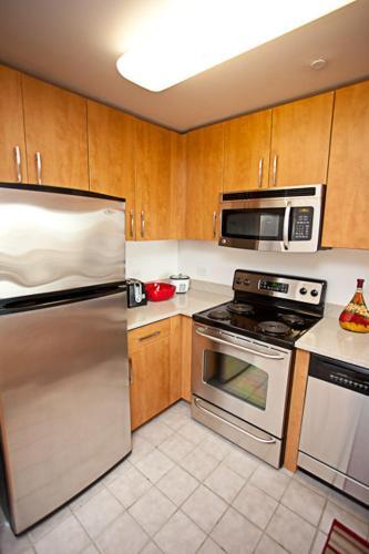 Room – Columbus Suites