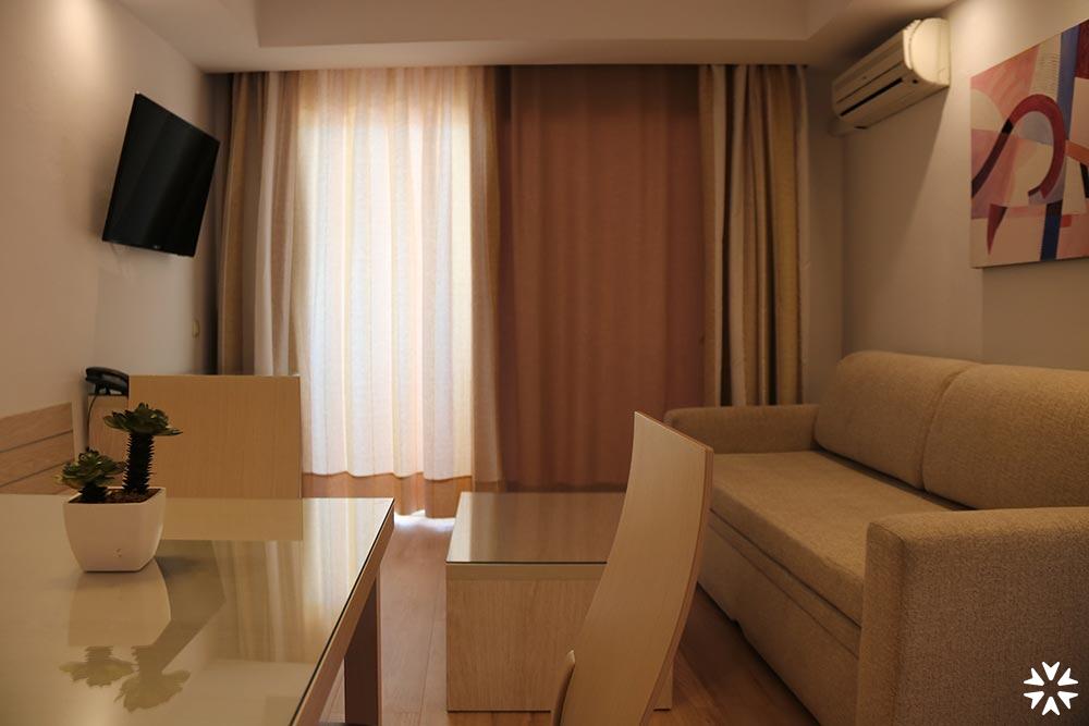Foto de una habitación de Aparthotel Puerto Azul Marbella
