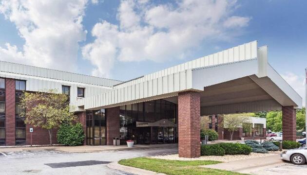 Photo – Hotel Ramada by Wyndham Bettendorf