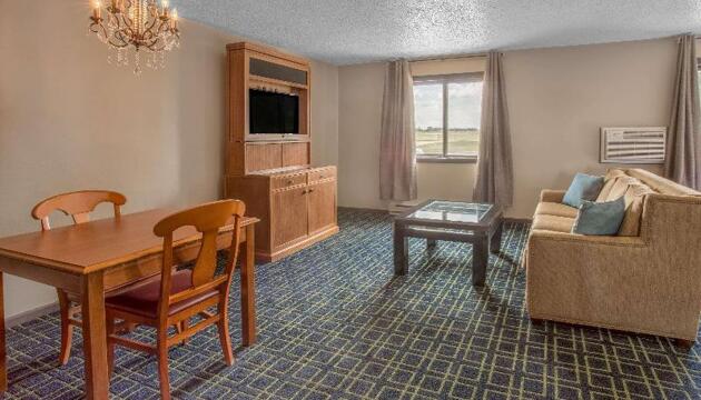 Photo – Hotel Super 8 by Wyndham Oshkosh Airport