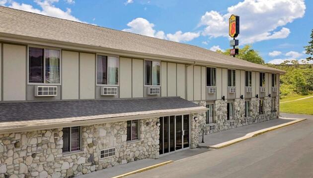 Photo – Hotel Super 8 Sturgeon Bay