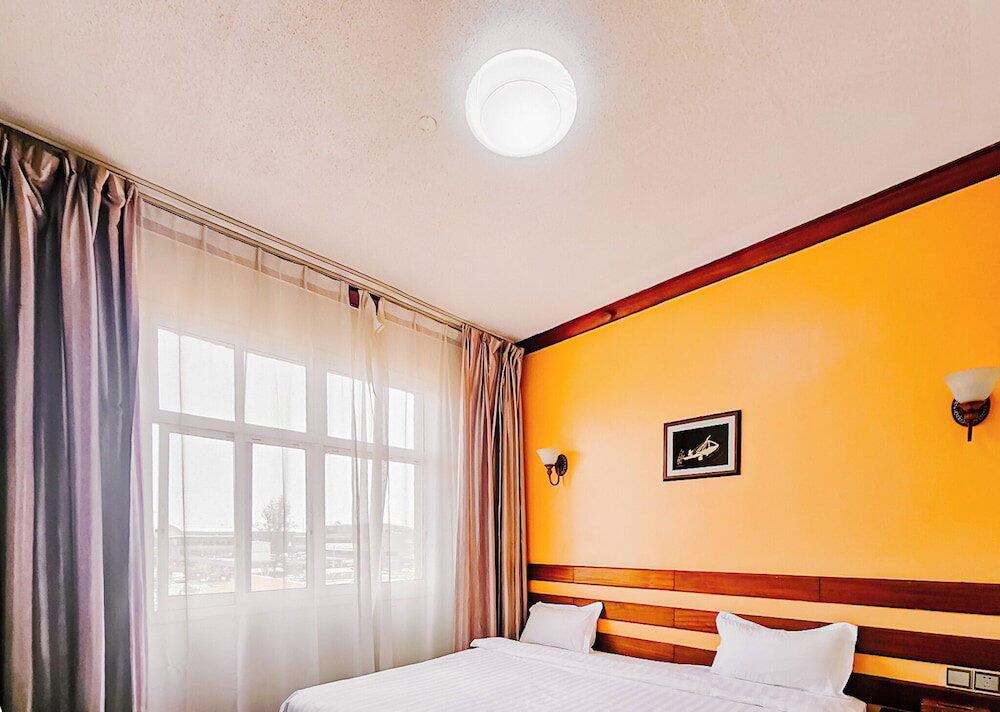 Eastland Hotel room
