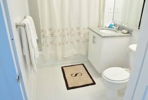 Room – Apartments Sky City at East Hampton