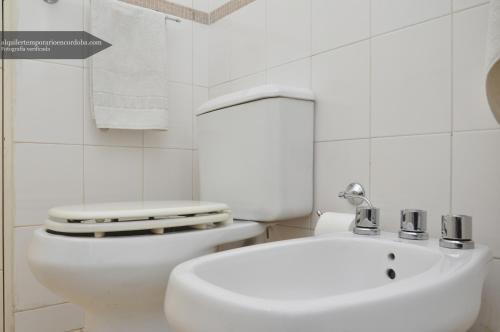Foto del baño de Bvld. San Juan by Simply Feel at Home