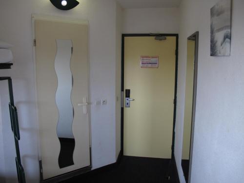 Foto de una habitación de Hotel Initial by Balladins Béthune