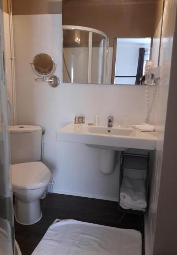 Foto del baño de Hôtel-Restaurant &amp;quot;Chez Carrière&amp;quot;