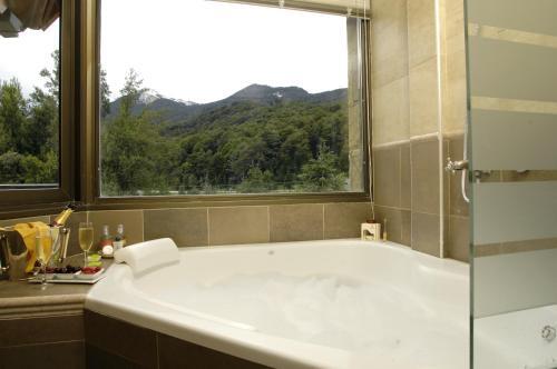 Foto del baño de La Comarca Suites De Montaña &amp;amp; Spa