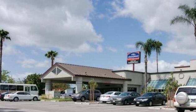 Photo – Hotel Howard Johnson Fullerton Anaheim (ex Wyndham Anaheim Park)