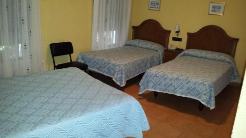 Foto de una habitación de Hostal Guzman El Bueno by gaiarooms