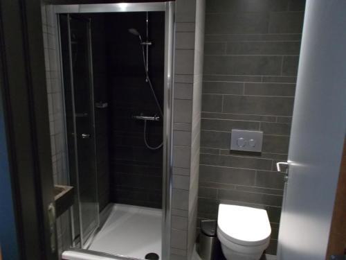Foto del baño de Brxxl 5 City Centre Hostel