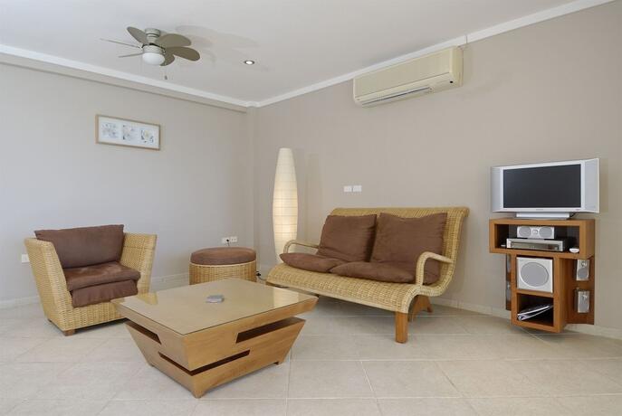 Photo – Aparthotel Den Laman Condominiums