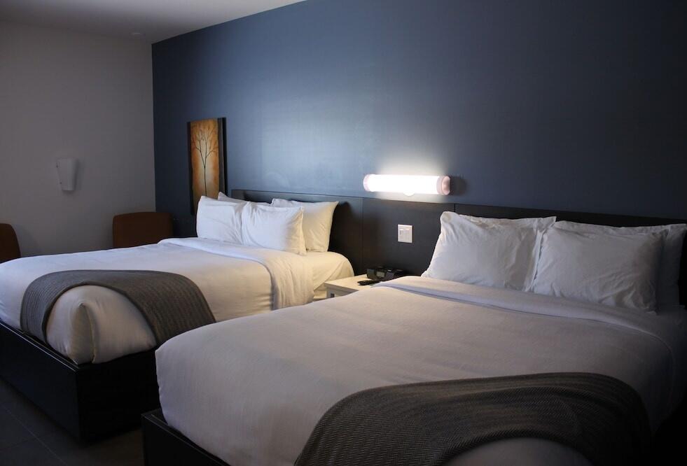 Hotel Le Dauphin StHyacinthe, Saint Hyacinthe Central de Reservas