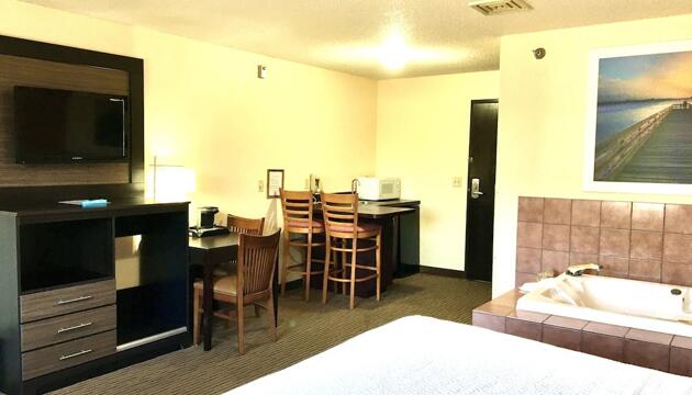 Photo – Hotel Days Inn &amp; Suites by Wyndham Traverse City