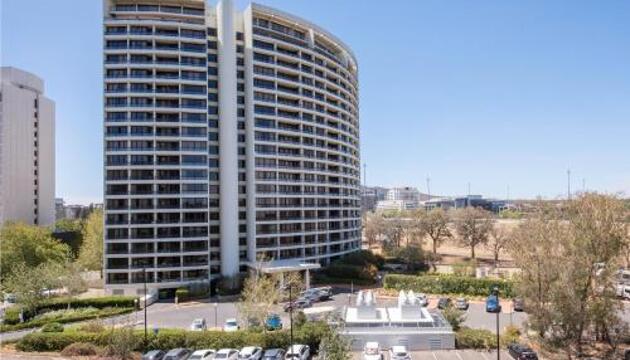 Photo – BreakFree Capital Tower Apartments