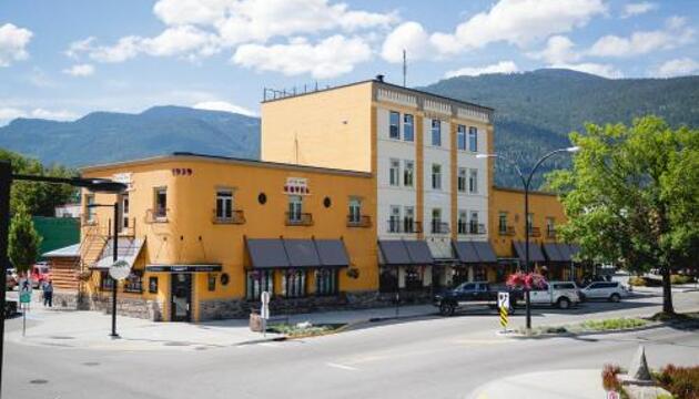 Photo – Adventure Hotel