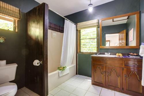 Foto del baño de Sweet Songs Jungle Lodge