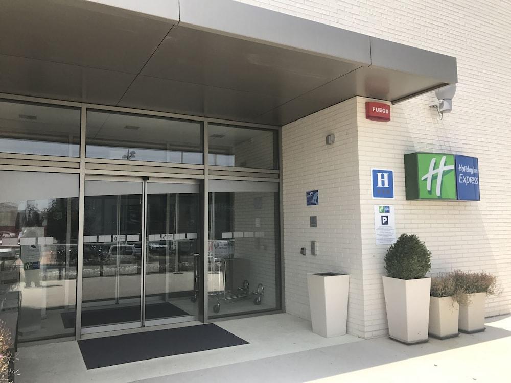Foto del exterior de Holiday Inn Express Vitoria, an IHG Hotel