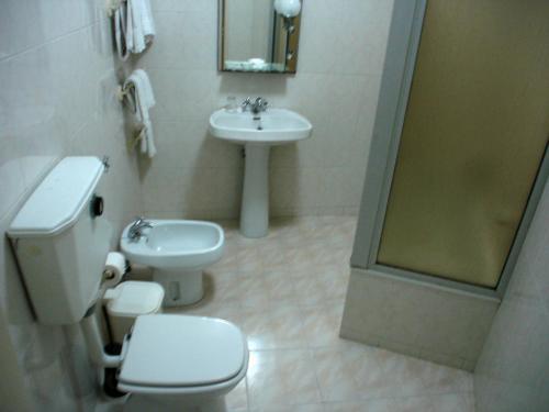 Foto del baño de Pensao Nova Goa
