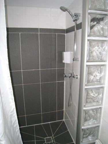 Foto del baño de Hôtel Les Templiers